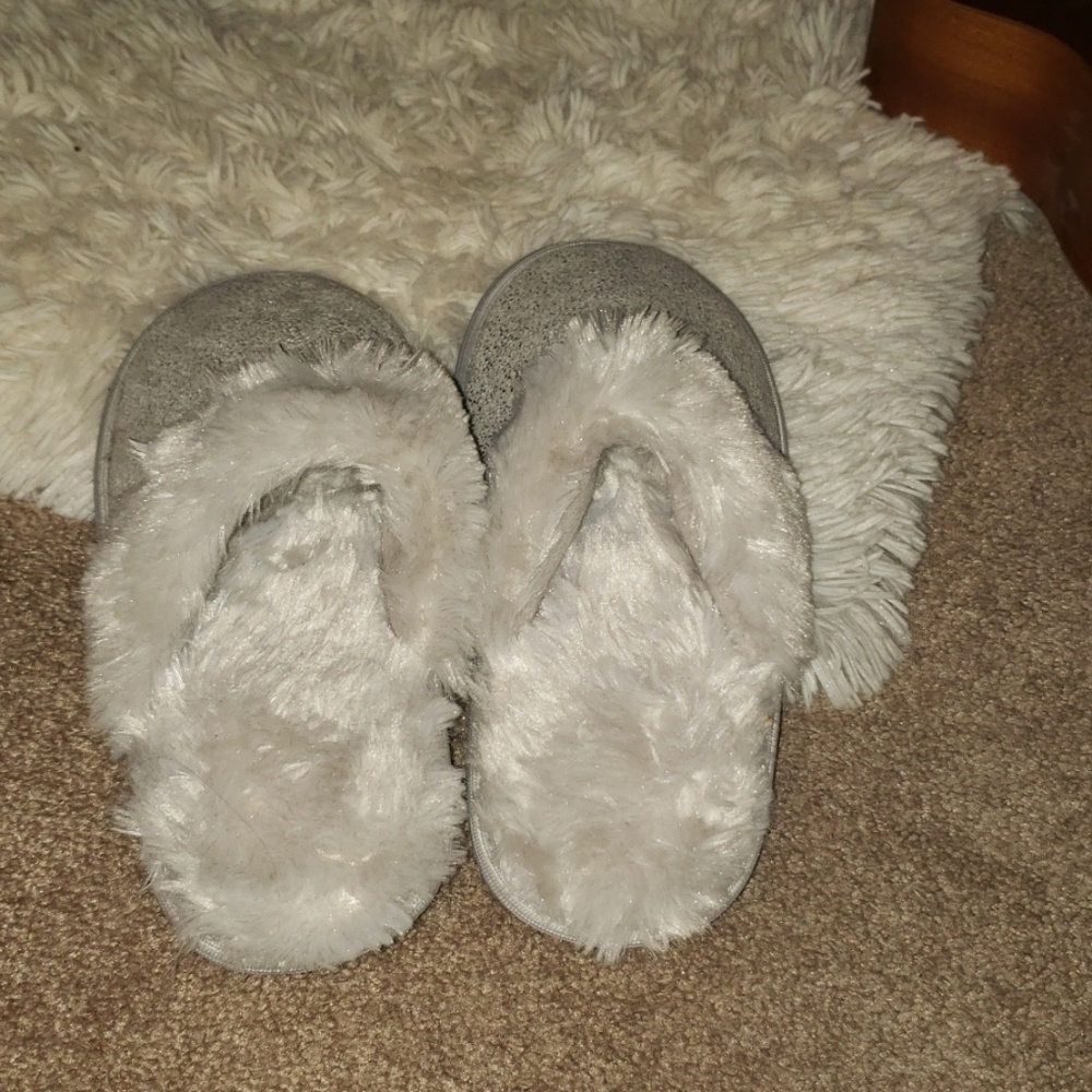 Slippers - Picture 2 of 3